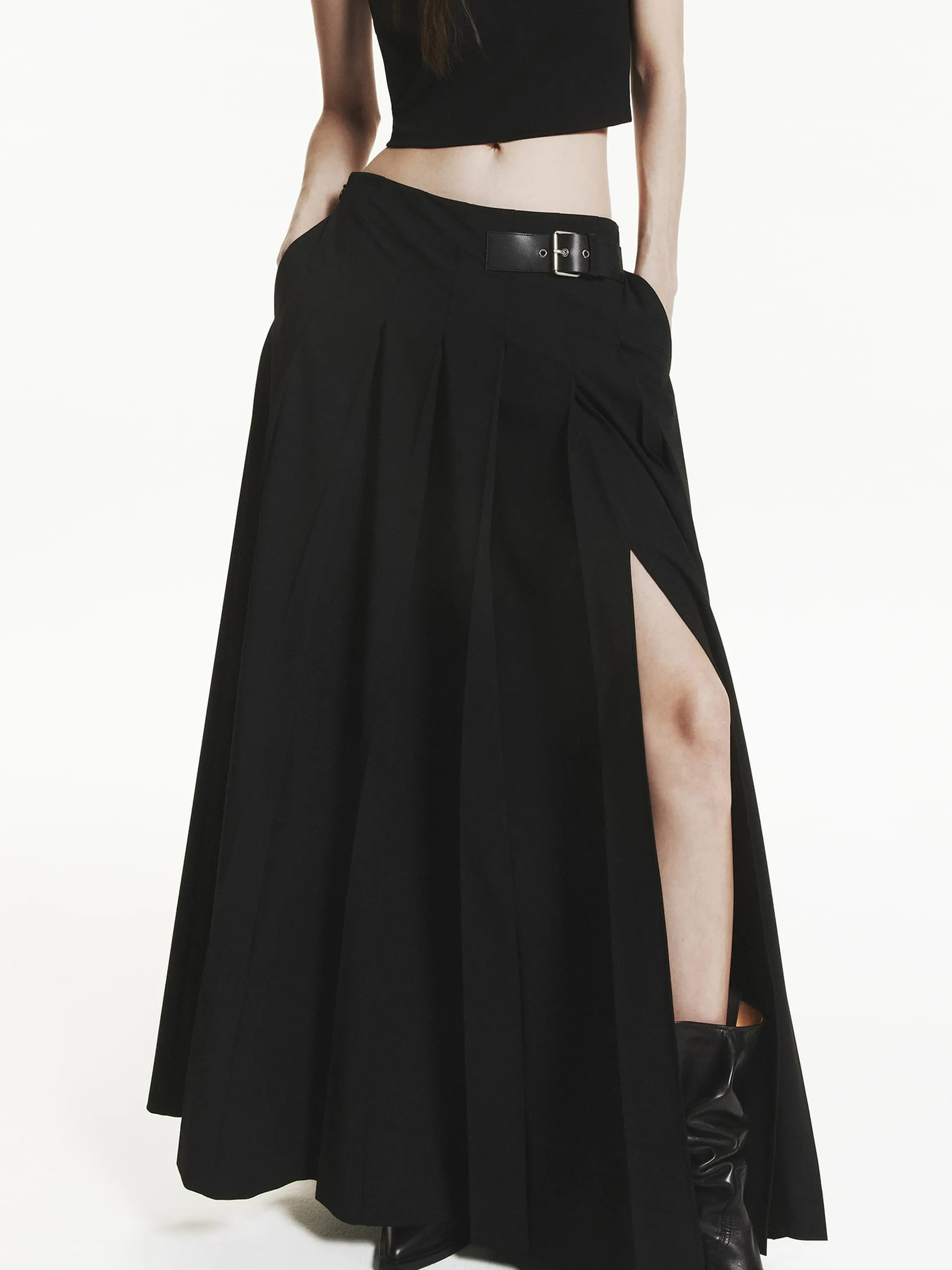 Buckle Detail Pleated Skirt