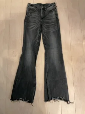 {{ClientCode}} BLACK RISEN JEANS, 25