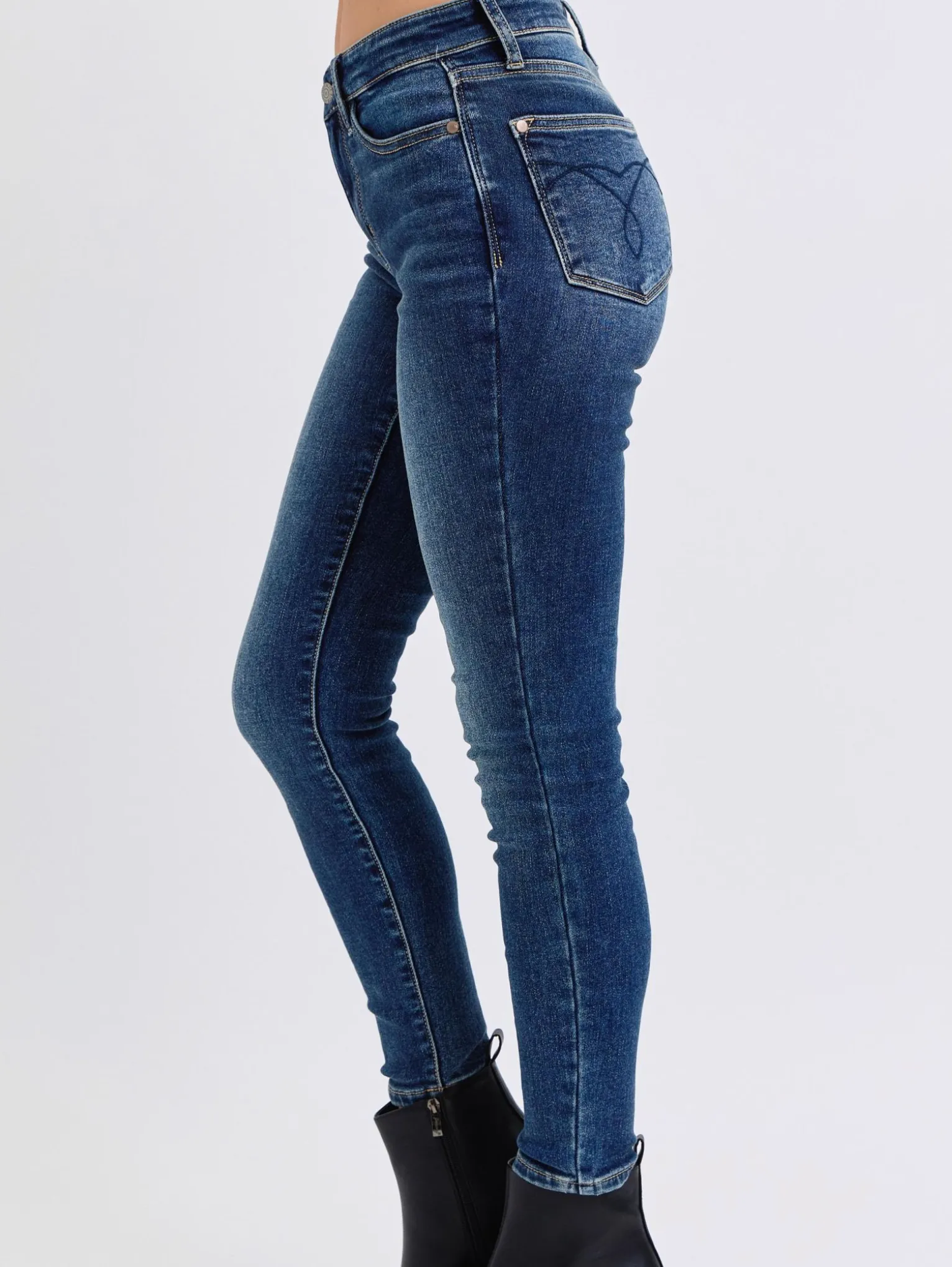 Judy Blue - Mid Rise Thermal Skinnies